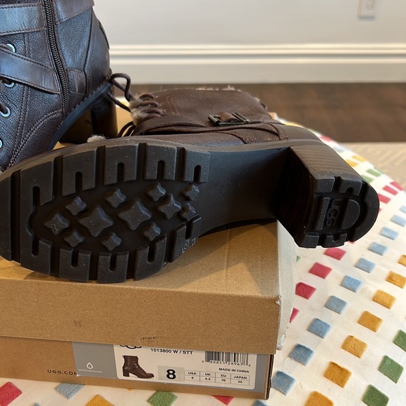 Ugg dark brown Ingrid boot size 8 - Picture 3 of 6